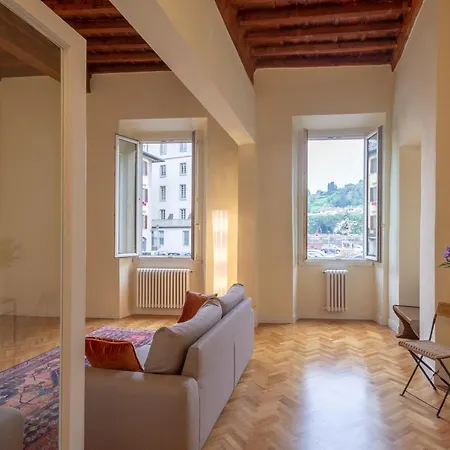 Lungarno View Apartment